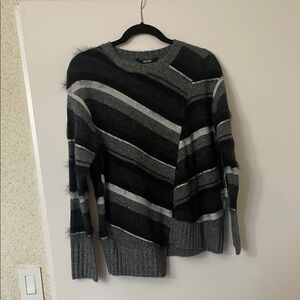Simply Vera Vera Wang Black and Gray Crewneck Sweater